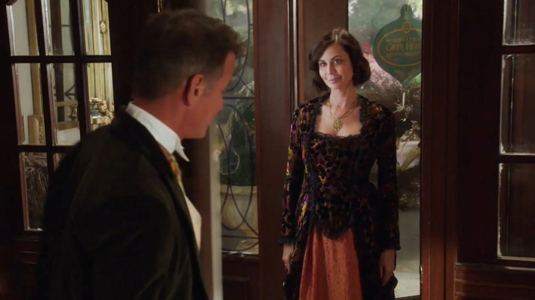 Catherine Bell and and James Denton in front of a crowd