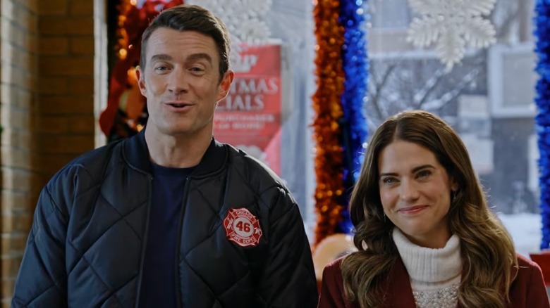 Robert Buckley and Lyndsy Fonseca in Holiday Touchdown: A Bears Love Story
