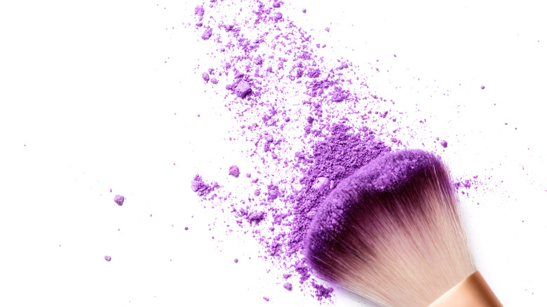 Lavender pigment and makeup brush