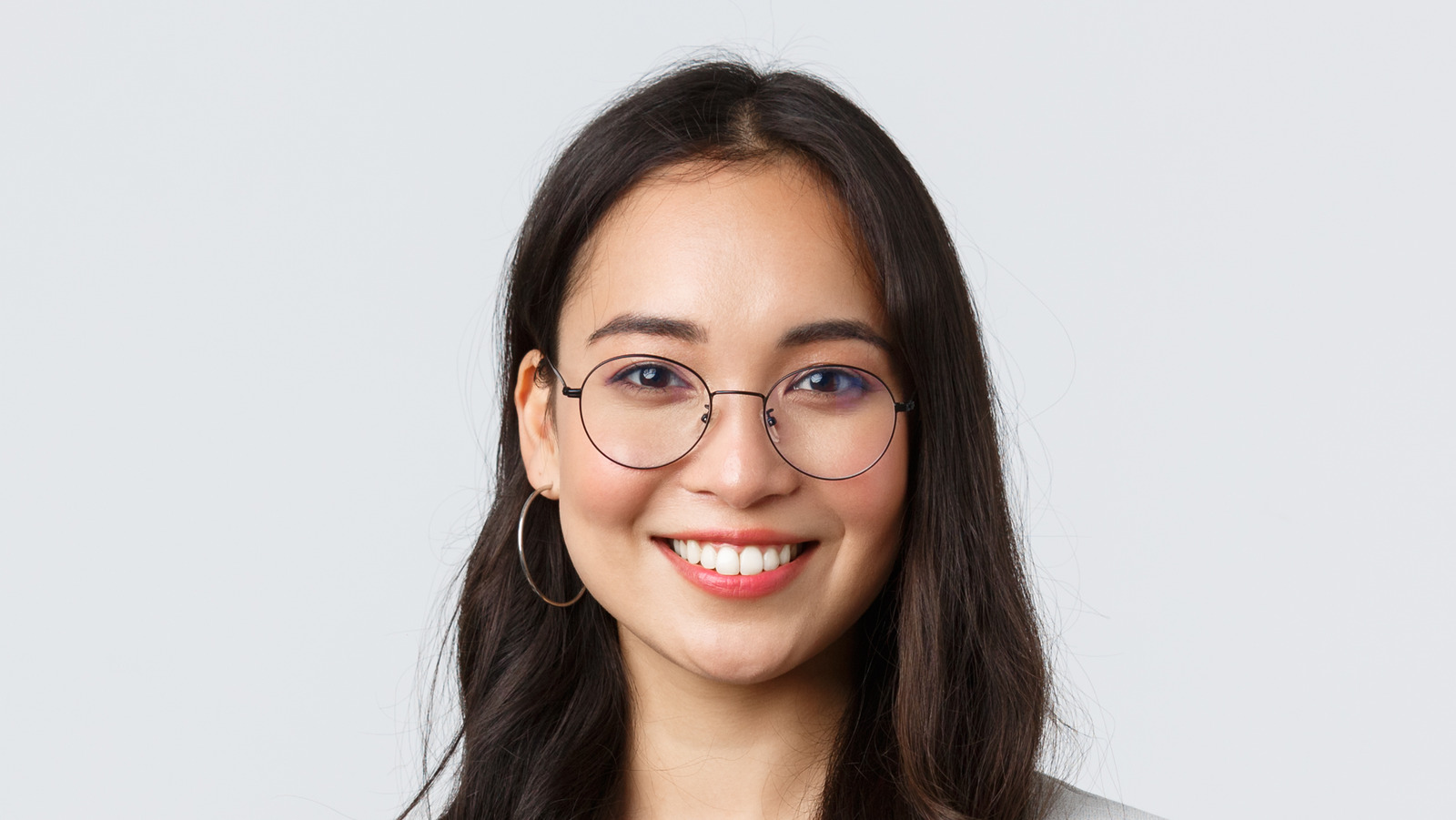 The Best Makeup Looks To Wear With Glasses