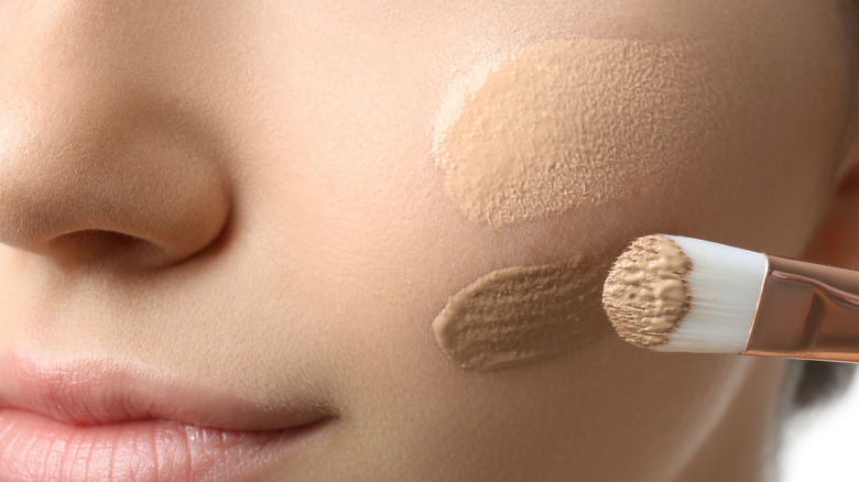 Concealer and blending brush