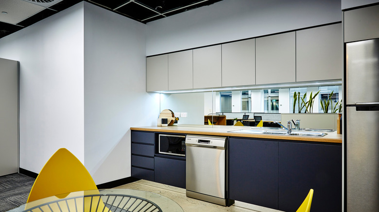Mirror backsplash in kitchen