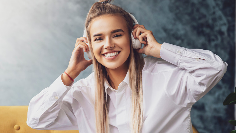 woman on couch headphones