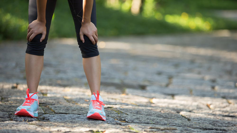 Runner in leggings taking break