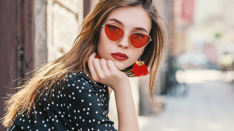 Woman with sunglasses