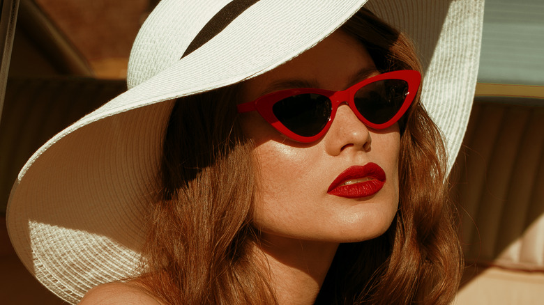 woman red sunglasses sunhat