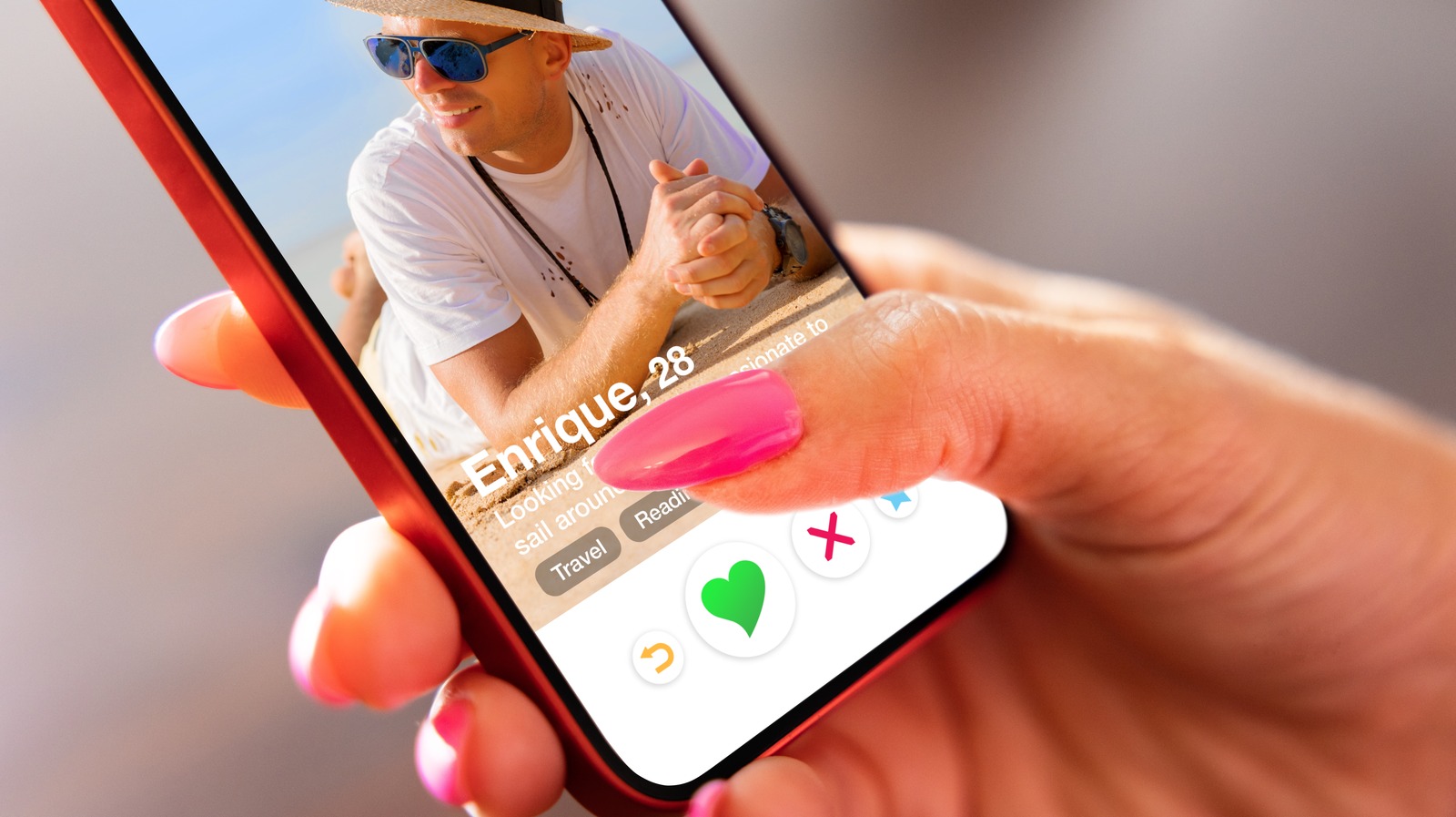 The Best Ways To Answer The 'Green Flags I Look For' Hinge Prompt