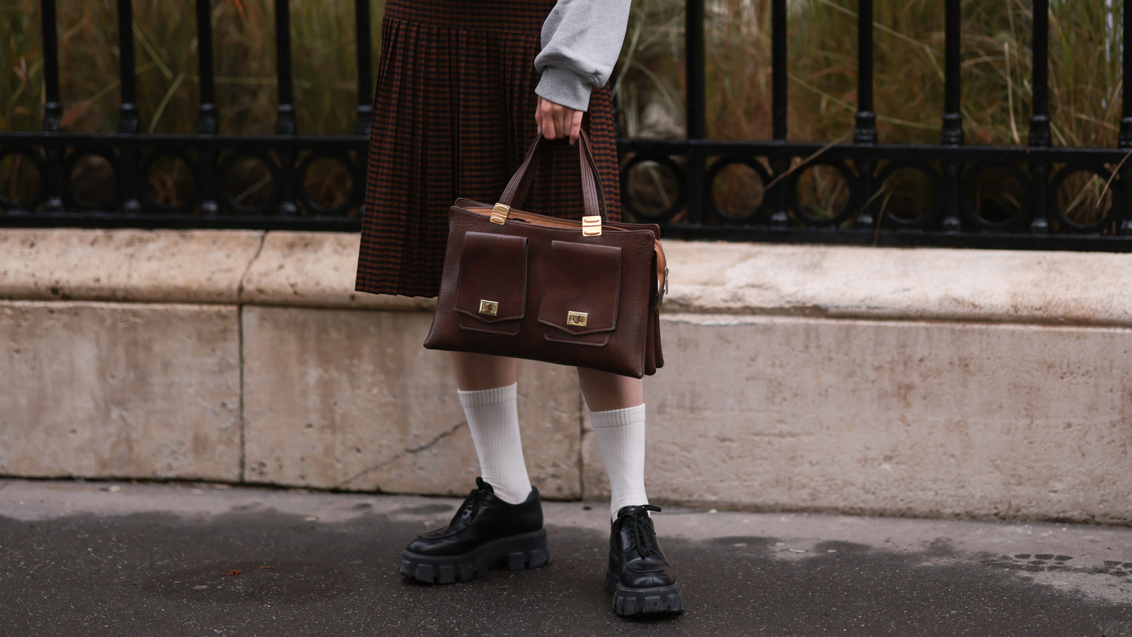 The Best Ways To Style Your Favorite Comfy Sneakers