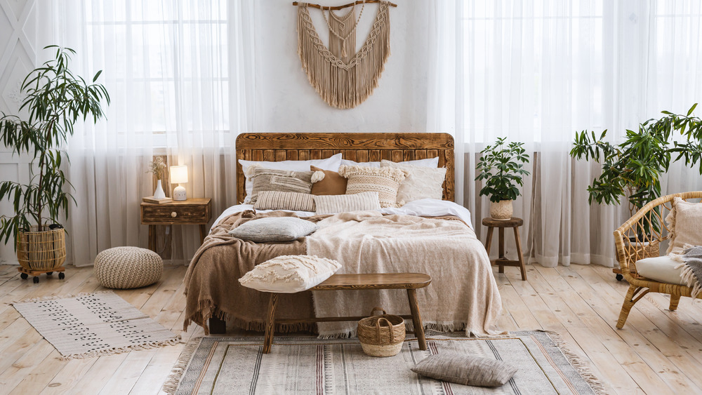 A well decorated bedroom 