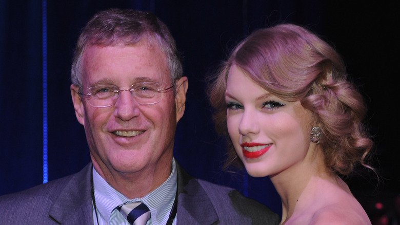 Scott Swift and Taylor Swift smiling