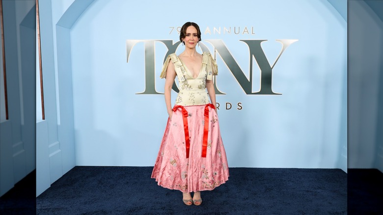 Sarah Paulson posing on the 2026 Tony Awards red carpet