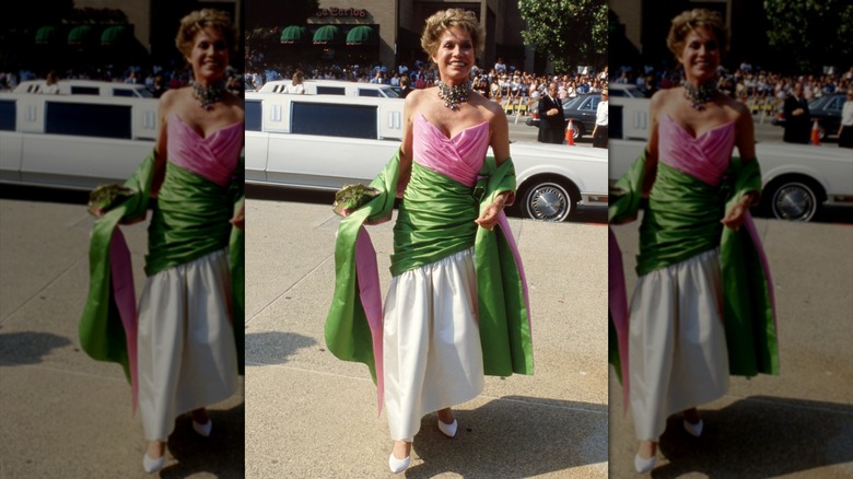 Mary Tyler Moore walking