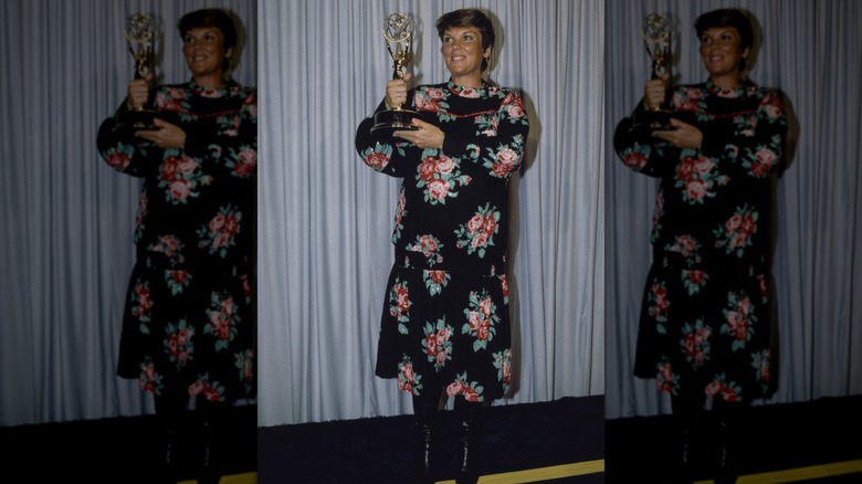 Tyne Daly posing with Emmy