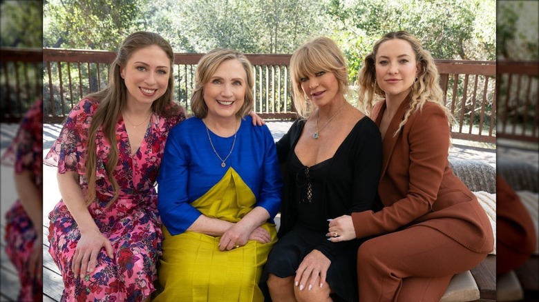 Chelsea Clinton, Hillary Clinton, Goldie Hawn, and Kate Hudson outside