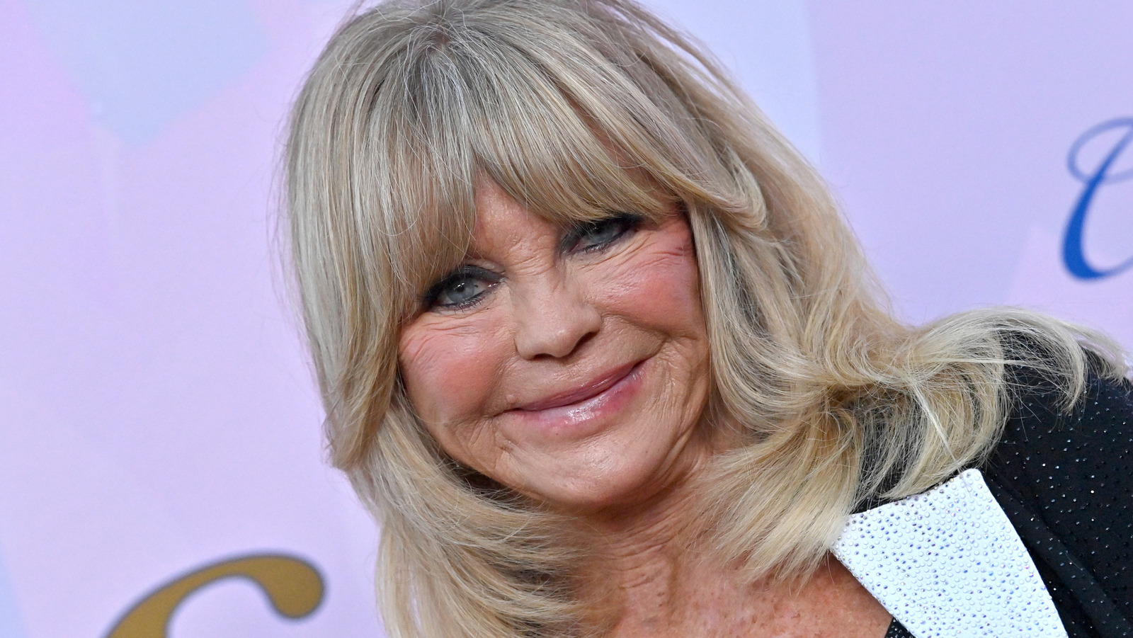 <a href="https://www.thelist.com/2006309/goldie-hawn-biggest-makeup-mistakes/" target="_blank">The Biggest Makeup Mistakes Goldie Hawn Has Ever Made</a>
