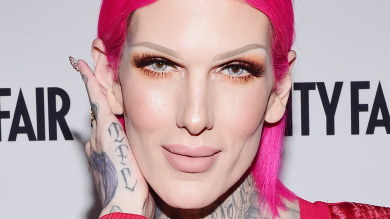 Jeffree Star smiles on the red carpet