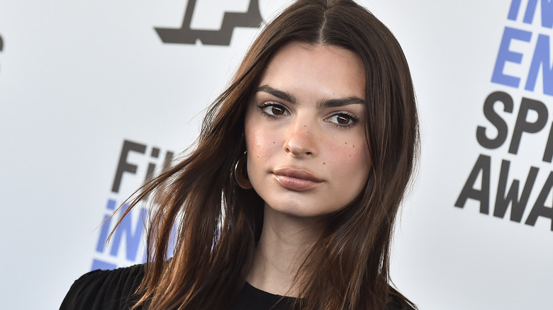 Emily Ratajkowski on red carpet.