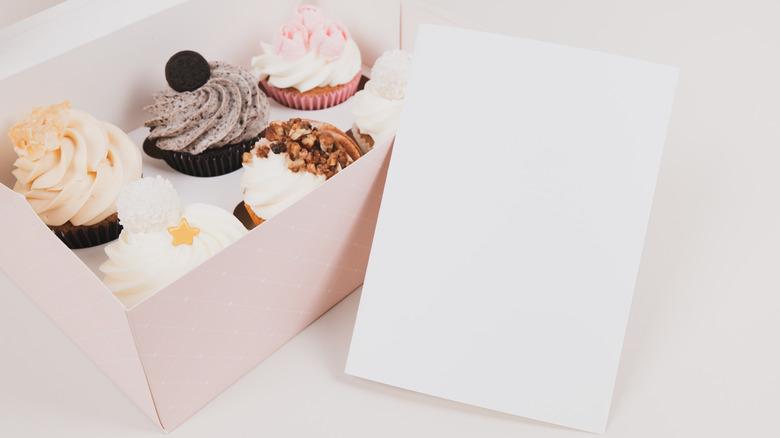 Wedding invite by cupcakes