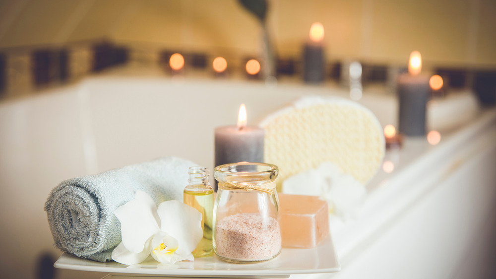 candles burning around bathtub