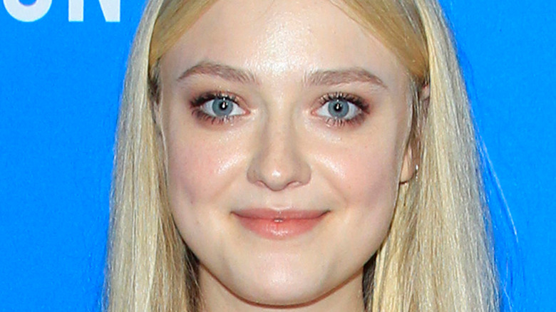 Dakota Fanning posing at event