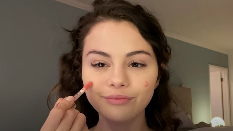 Selena Gomez blush application