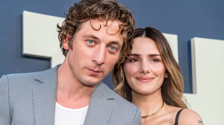 Jeremy Allen White and Molly Gordon smiling