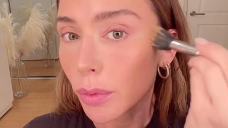 4 Easy Steps To Complete Contouring: CHANEL Makeup Tutorial