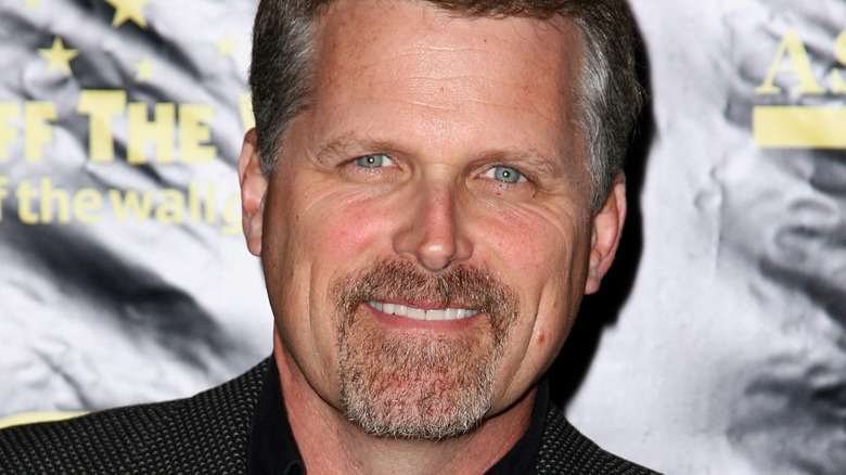 Robert Newman smiles on the red carpet