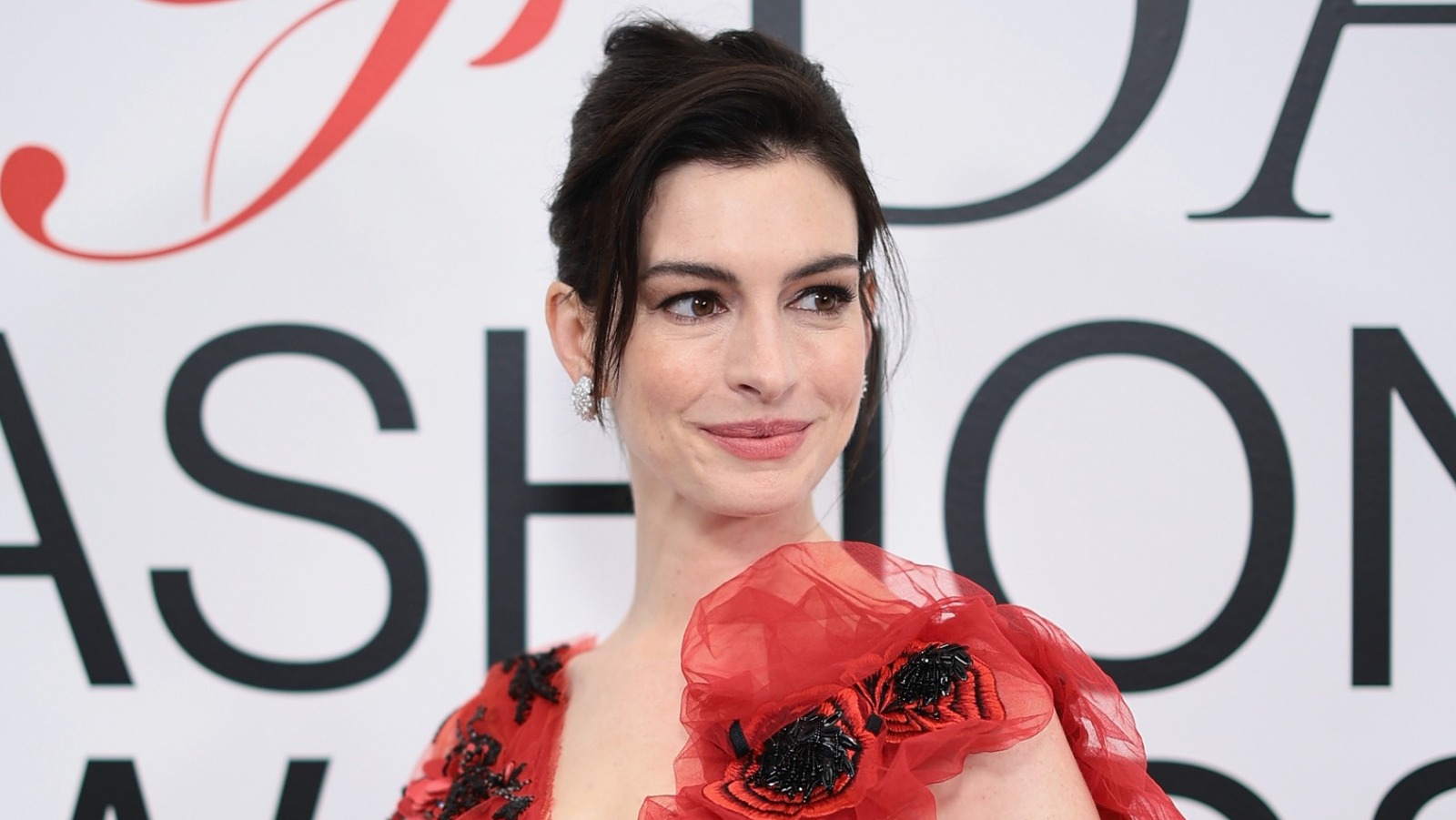 The Childhood Warning Anne Hathaway Was Decided To Show Fallacious
