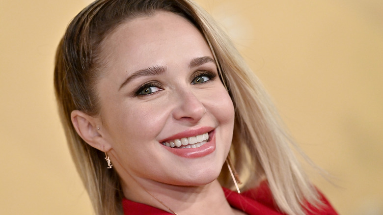 Hayden Panettiere smiling at event