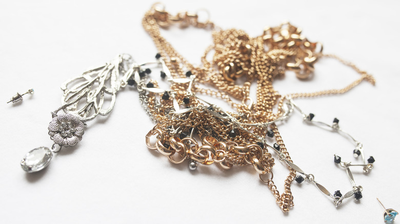 Tangled necklaces