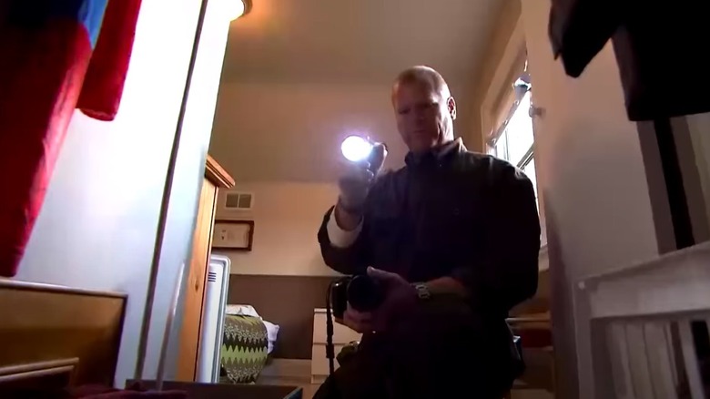 Mike Holmes in opening of Holmes Inspection