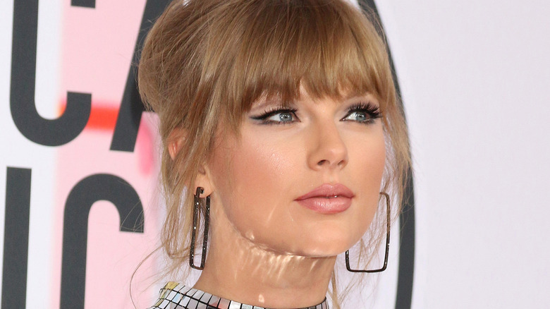 Taylor Swift red carpet