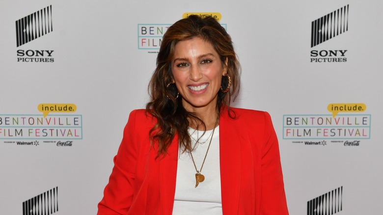 Jennifer Esposito smiling