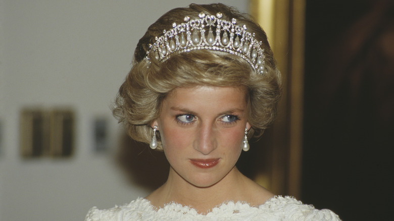 The Crown Producers Tease Princess Diana Death, William & Kate Love ...