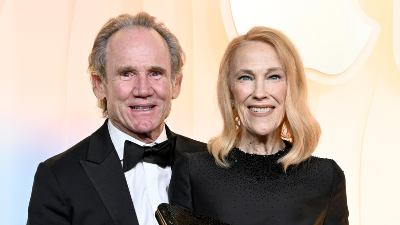 Bo Welch in a tuxedo and Catherine O'Hara in a black dress