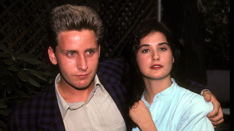 Emilio Estevez posing with arm around Demi Moore 1985