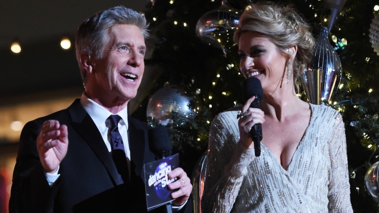 Tom Bergeron and Erin Andrews hosting the finale of "Dancing with the Stars" in 2015