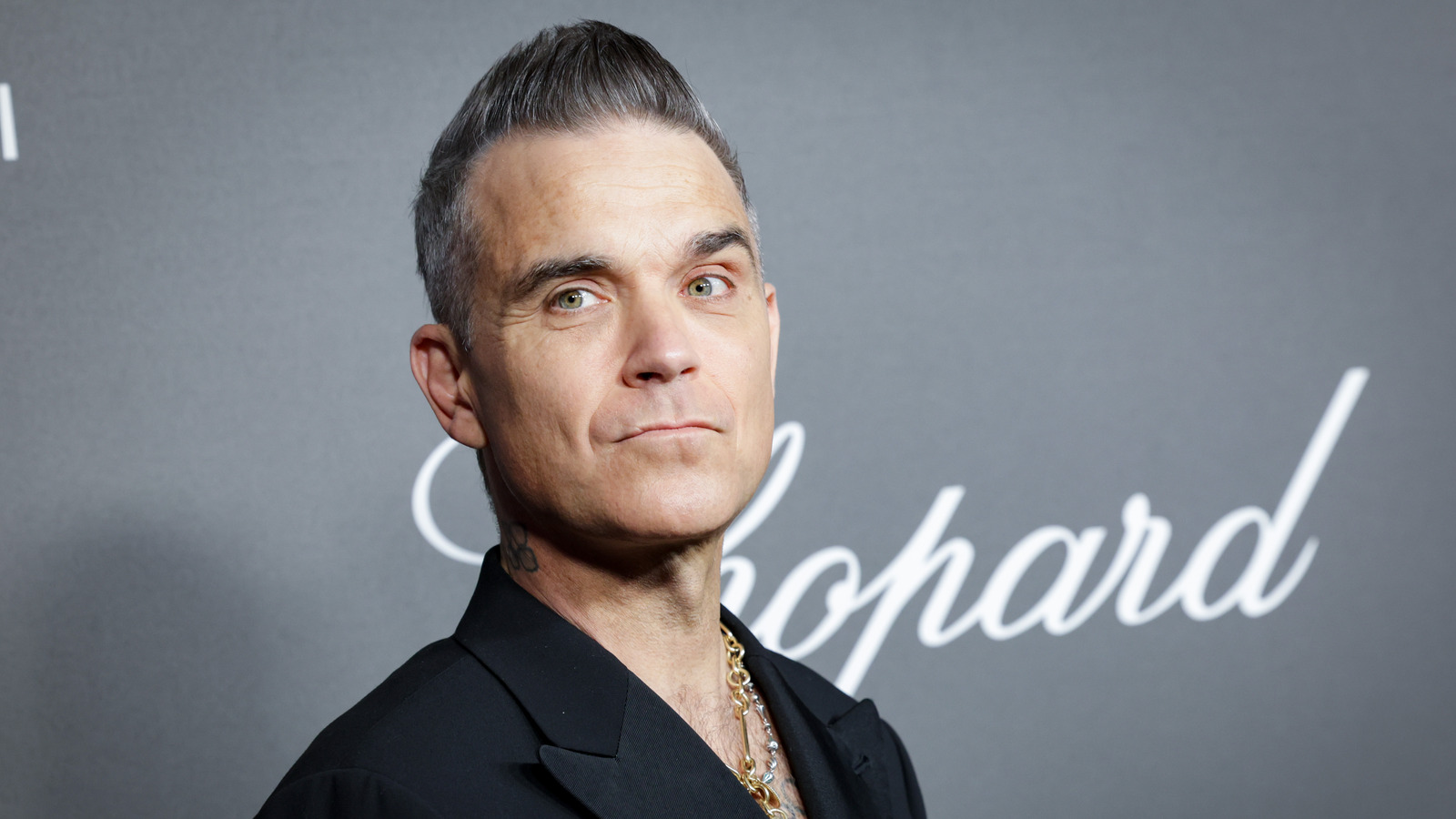 The Darkish Occasions Robbie Williams Lived By Earlier than He Embraced Sobriety