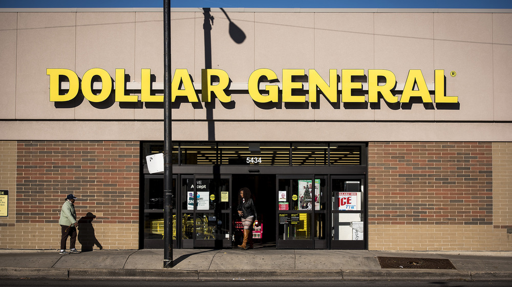 Dollar General storefront