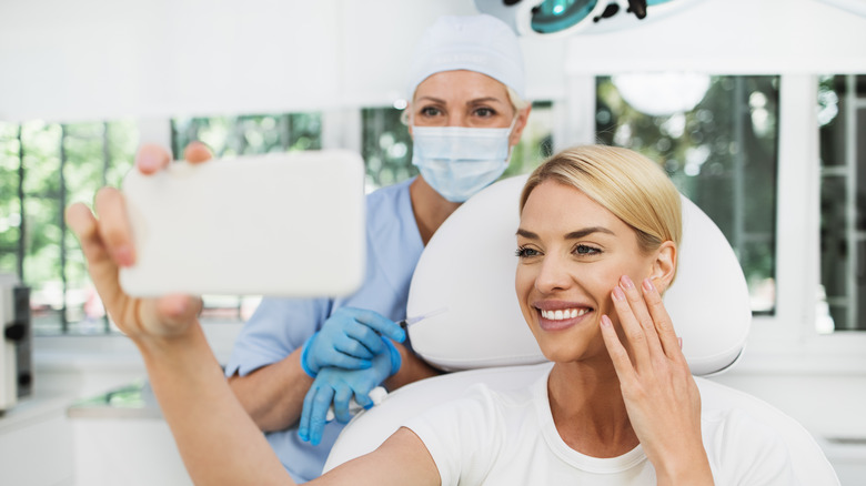 woman with doctor looking phone