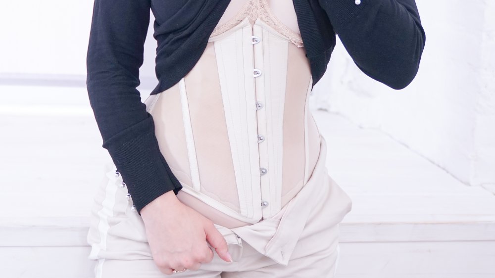 How to Measure Your Waist for a Waist Trainer - Hourglass Angel