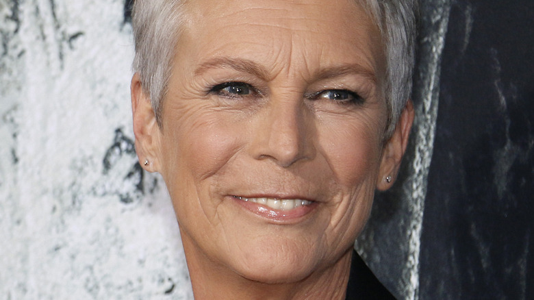 jamie lee curtis smiling at premiere