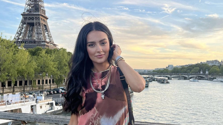 Victoria Zito in front of the Eiffel Tower