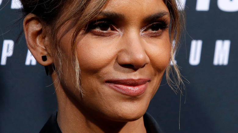 Halle Berry smiles at premiere