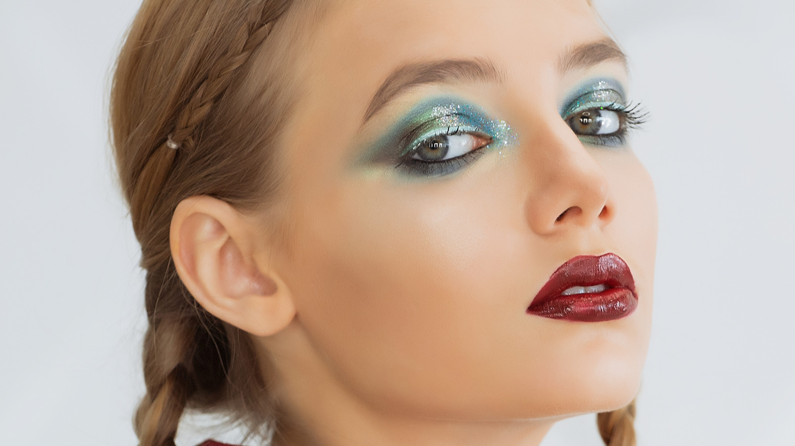 The Eye Priming Trick That TV Makeup Artists Swear By