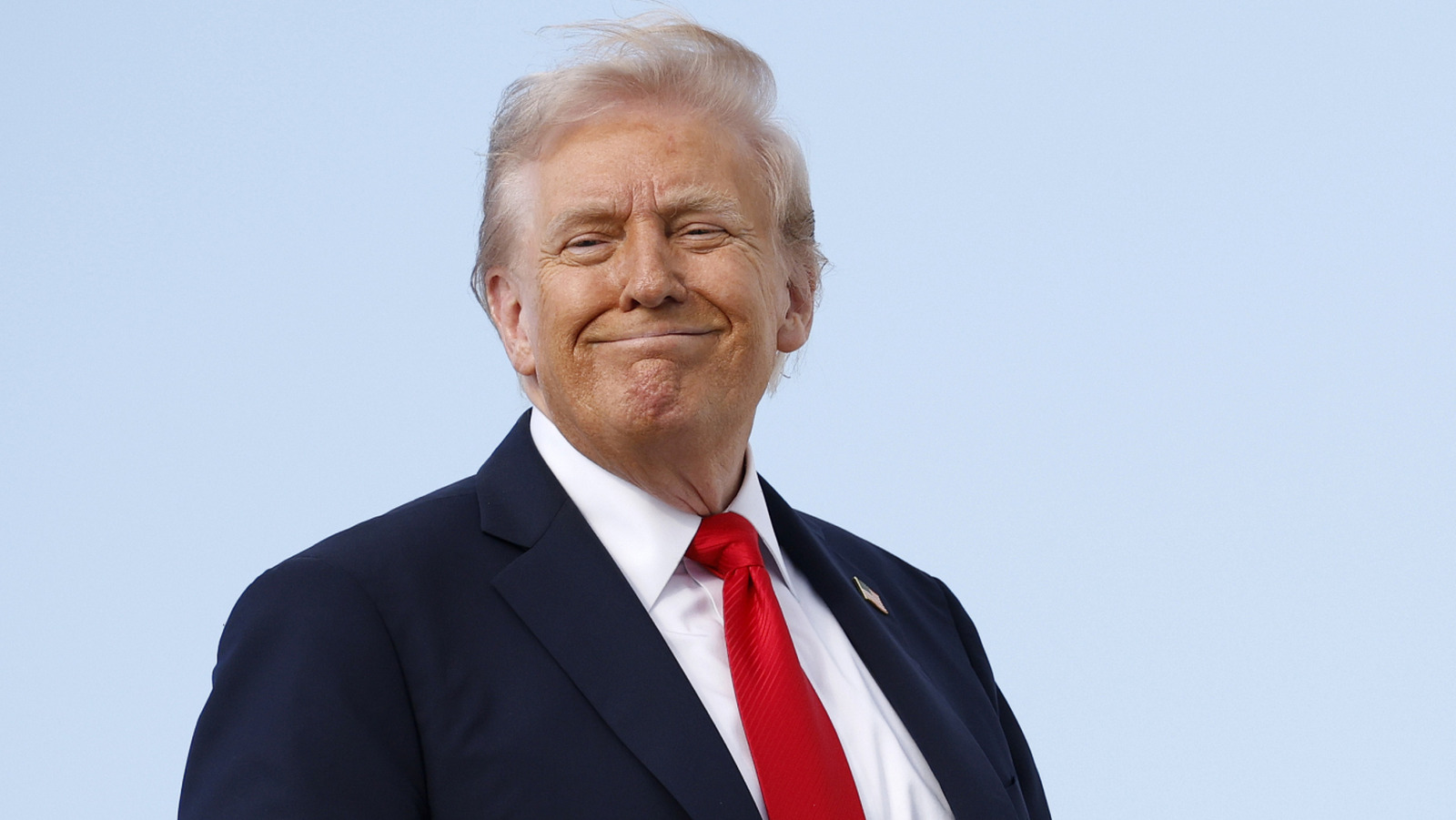 <a href="https://www.thelist.com/1967519/donald-trump-nyc-drawings-sold-for-thousands/" target="_blank">The Eye-Watering Amount Of Money Donald Trump’s Old Drawings Sold For</a>