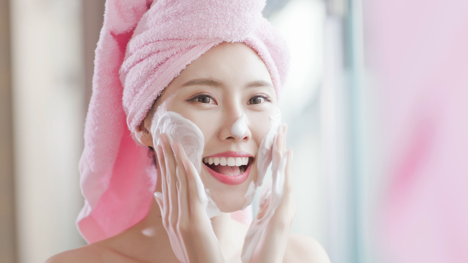 The Face Wash You Should Be Using For Aging Skin