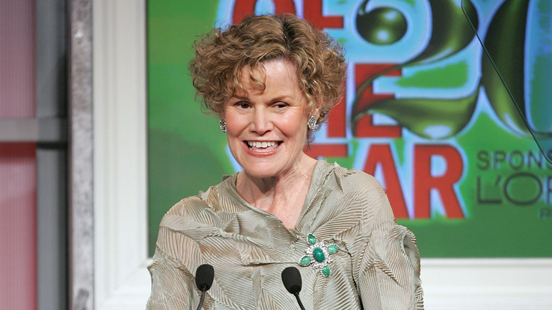 Judy Blume receiving a Woman of the Year Award