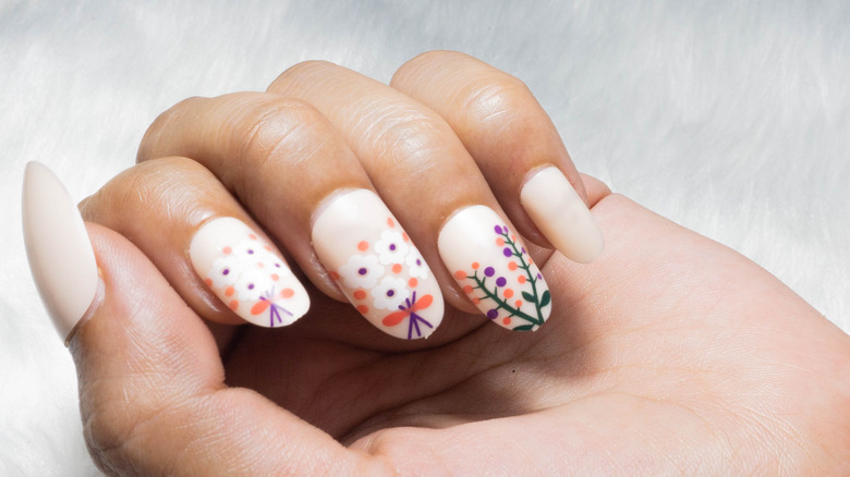 Press-on flower nails